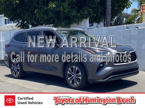 Certified 2024 Toyota Highlander XLE FWD image 1