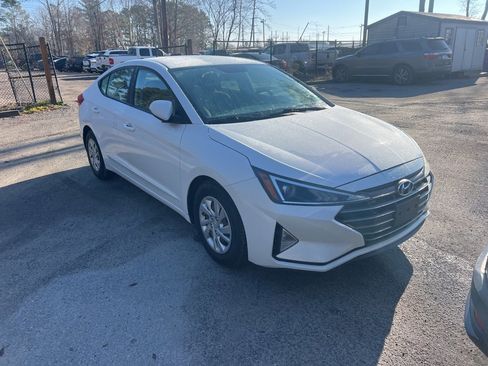 Used 2019 Hyundai Elantra SE w/ Cargo Package image 2