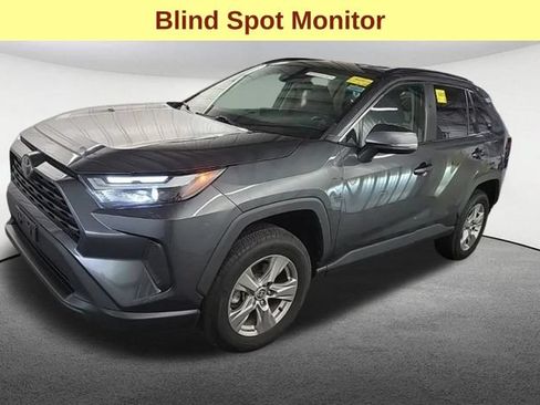 Used 2022 Toyota RAV4 XLE AWD/4WD image 4