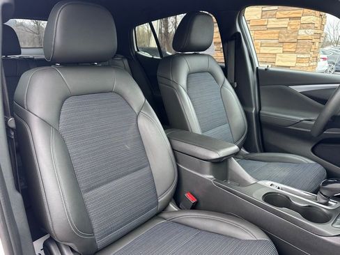 Used 2025 Buick Envista Preferred image 28