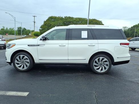 Used 2022 Lincoln Navigator Reserve AWD/4WD image 5