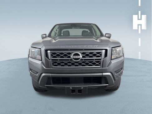Used 2024 Nissan Frontier SV image 2