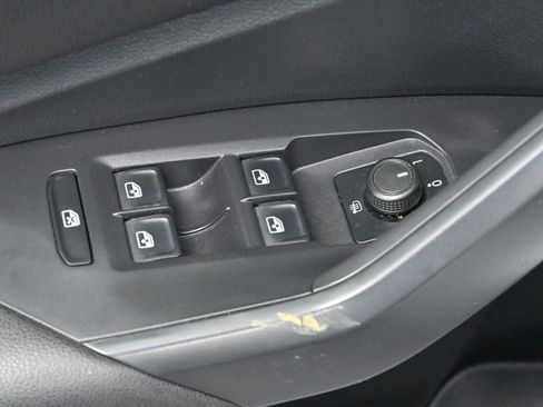 Used 2019 Volkswagen Jetta S image 11