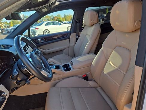 Used 2023 Porsche Cayenne image 27