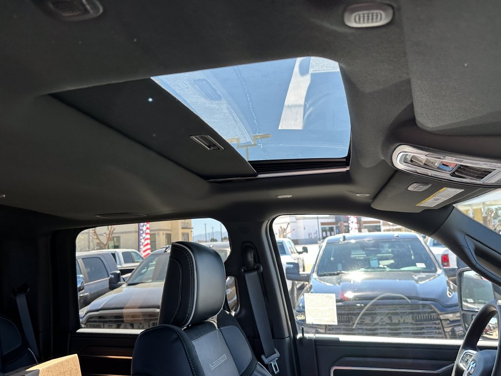 New 2026 RAM 2500 Laramie AWD/4WD image 10