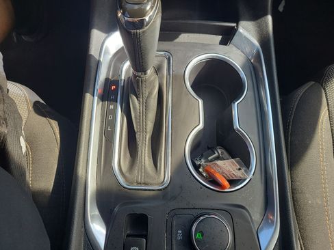 Used 2019 Chevrolet Traverse LT FWD image 21