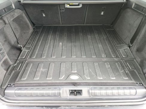 Used 2025 Land Rover Discovery S image 33