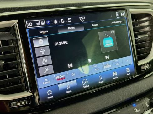 Used 2023 Chrysler Pacifica Touring-L FWD image 14