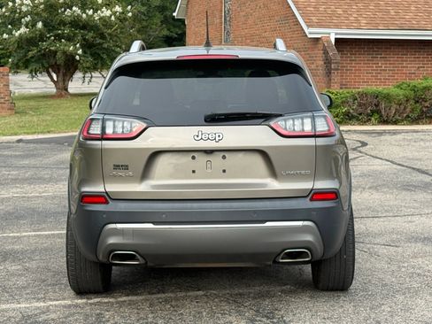 Used 2019 Jeep Cherokee Limited AWD/4WD image 5