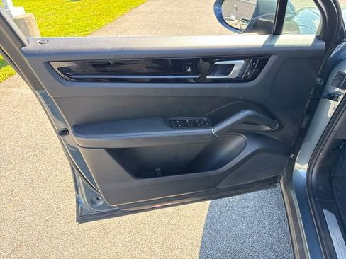 Used 2019 Porsche Cayenne AWD/4WD image 21