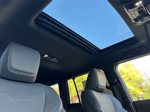 Used 2025 Lexus GX 550 550 Luxury image 17