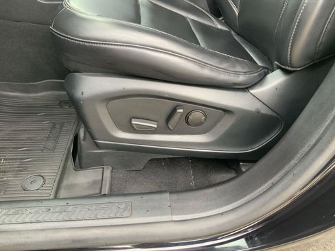 Used 2021 Ford Explorer XLT w/ Equipment Group 202A AWD/4WD image 22