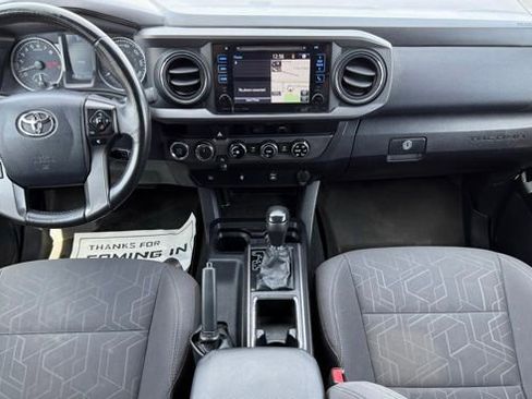 Used 2017 Toyota Tacoma TRD Off-Road AWD/4WD image 12