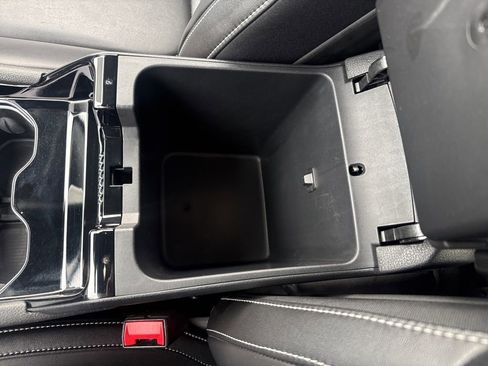 Used 2023 Jeep Grand Cherokee Limited w/ Black Appearance Package image 22