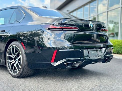 Used 2024 BMW 760i xDrive w/ Premium Package 2 image 15