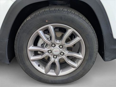 Used 2023 GMC Terrain SLT image 23