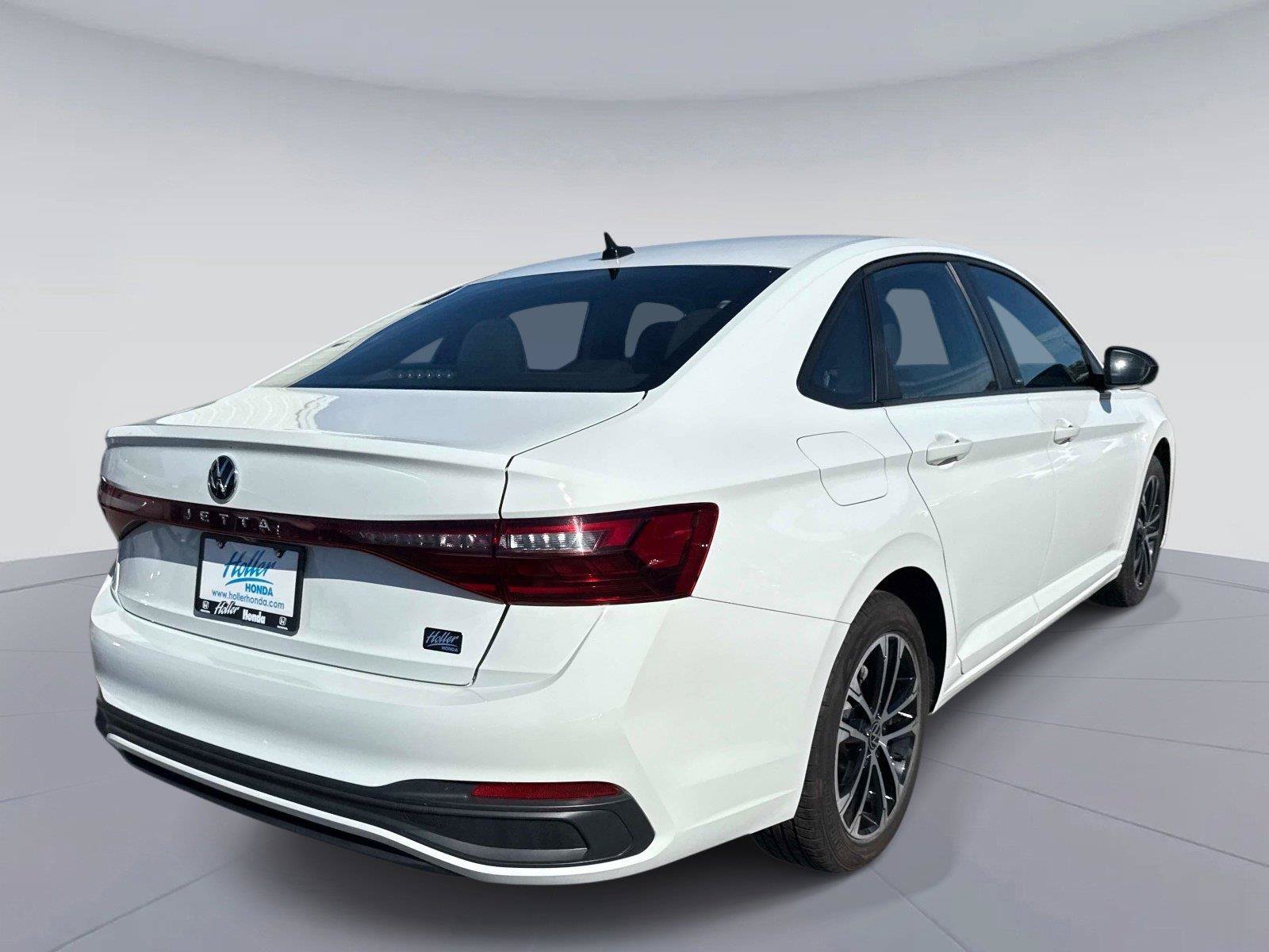 Used 2025 Volkswagen Jetta Sport FWD image 4