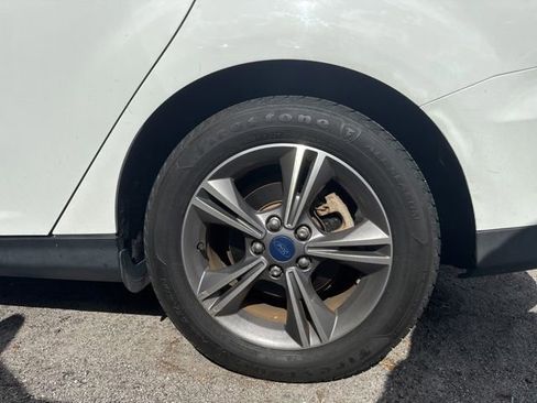 Used 2018 Ford Focus SE w/ SE Appearance Package FWD image 11