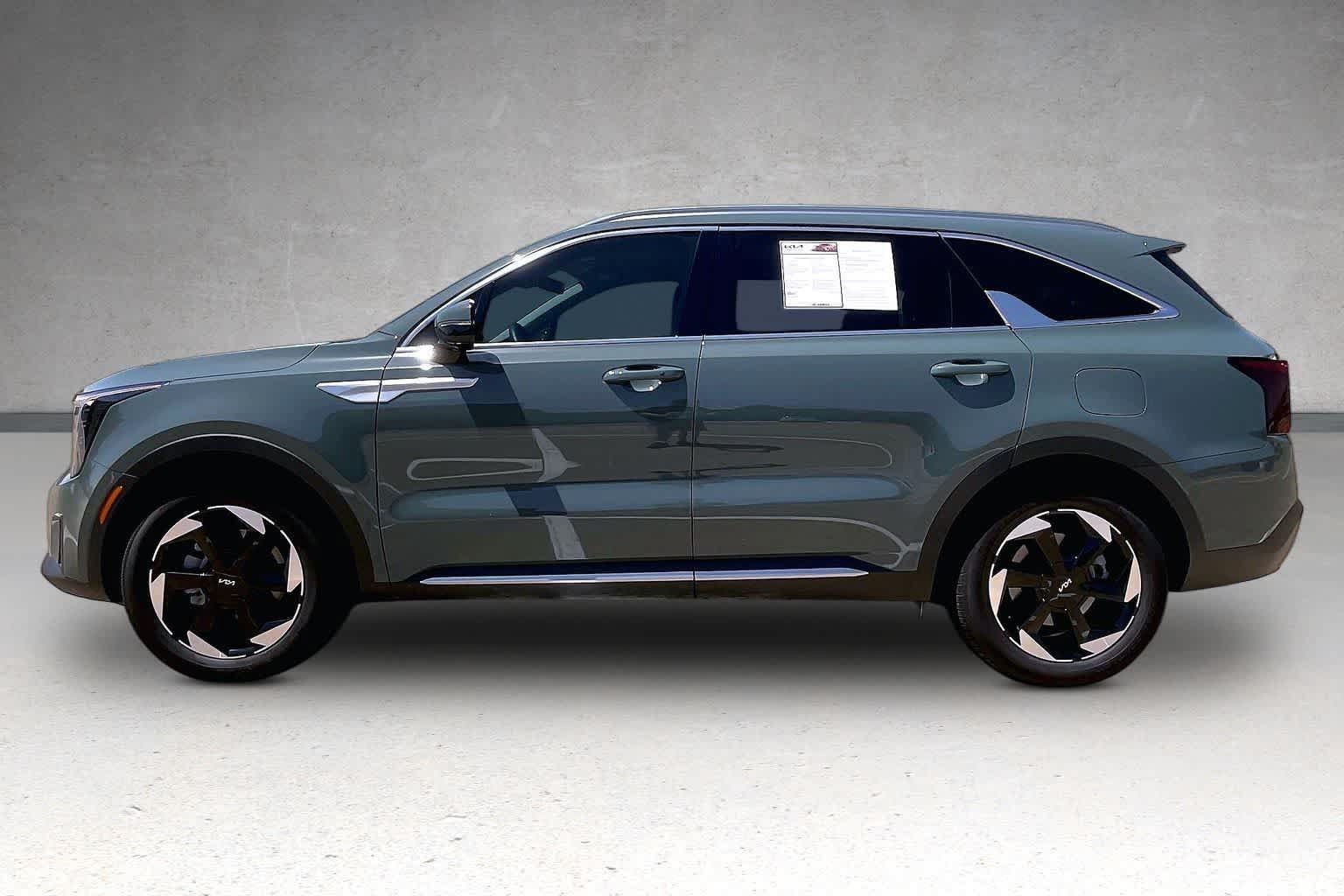 Certified 2025 Kia Sorento EX AWD/4WD image 3