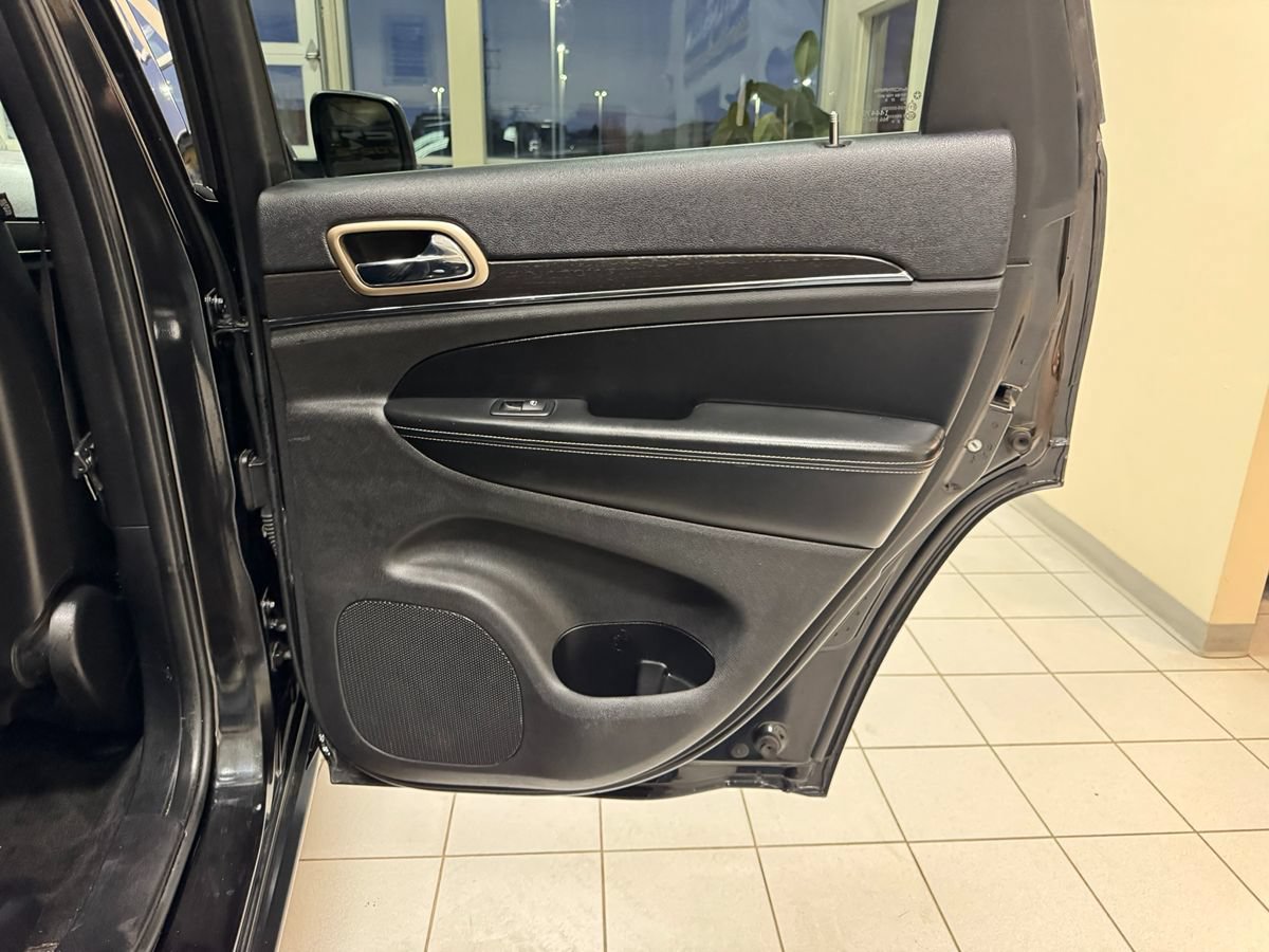 Used 2015 Jeep Grand Cherokee Limited AWD/4WD image 48