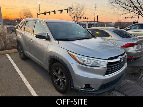 Used 2016 Toyota Highlander XLE image 2