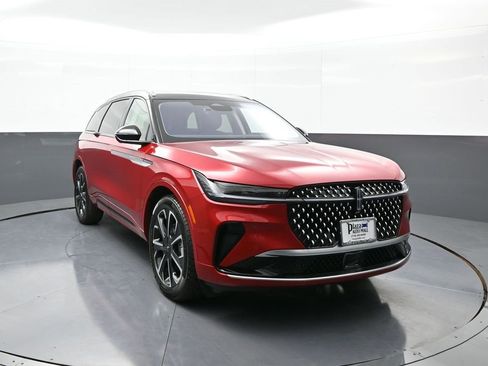 Used 2025 Lincoln Nautilus Reserve image 3