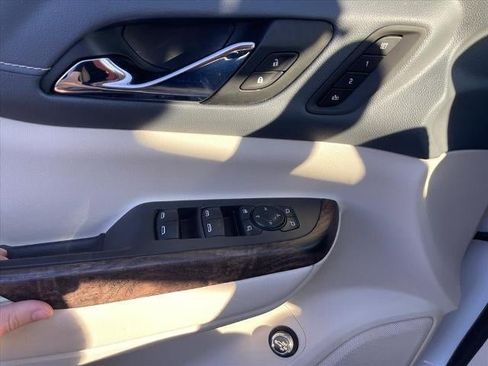 Used 2021 GMC Acadia Denali w/ Denali Technology Package image 18