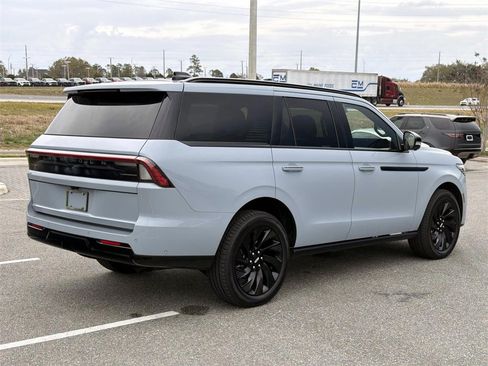 Used 2025 Lincoln Navigator Reserve w/ Jet Appearance Package image 5