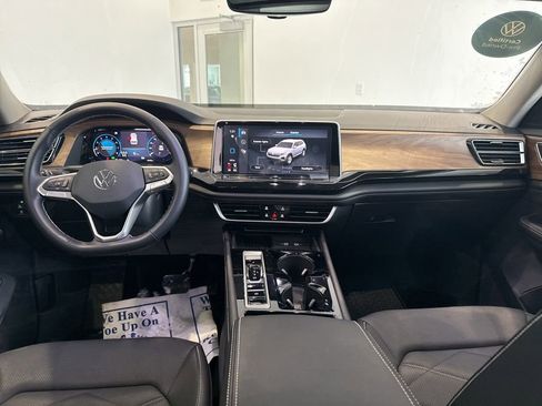 Used 2025 Volkswagen Atlas SE w/ Panoramic Sunroof Package image 13