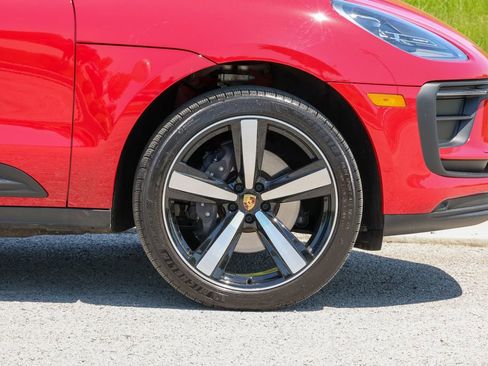 Certified 2026 Porsche Macan AWD/4WD image 8