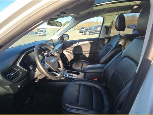 Used 2022 Ford Escape SEL w/ Technology Package image 8