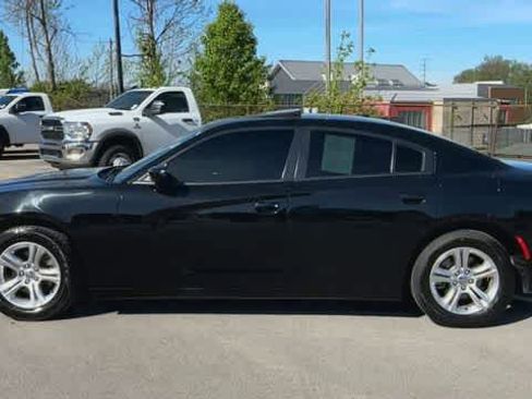 Used 2021 Dodge Charger SXT w/ Leather Interior Group RWD image 5