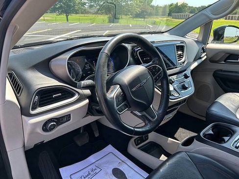 Used 2020 Chrysler Pacifica Touring-L Plus w/ Tire & Wheel Group image 7