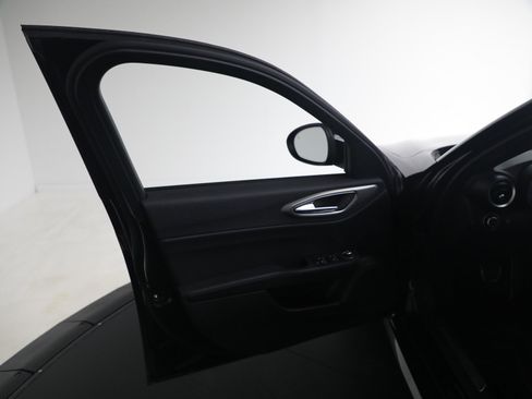 Used 2024 Alfa Romeo Giulia Veloce image 23