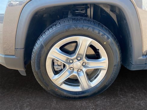 Used 2024 Jeep Compass Latitude image 14