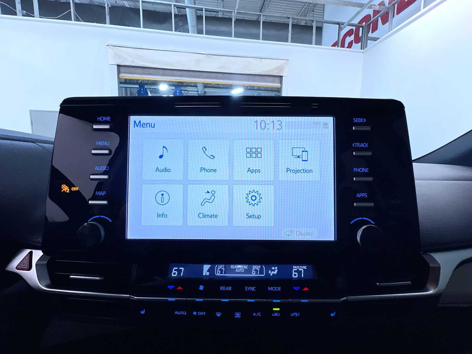 Used 2024 Toyota Sienna XLE FWD image 25