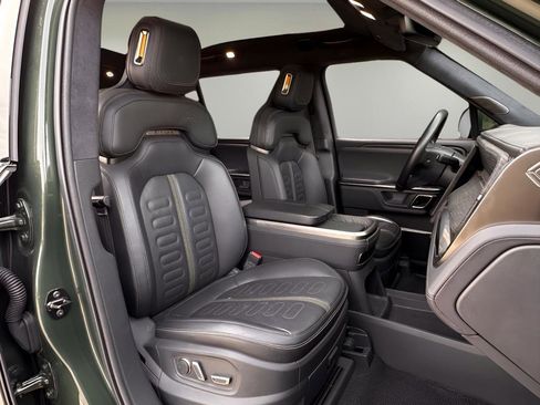 Used 2023 Rivian R1S Adventure image 22