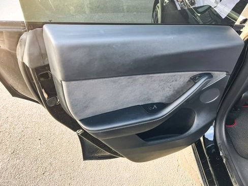 Used 2022 Tesla Model Y Performance image 12