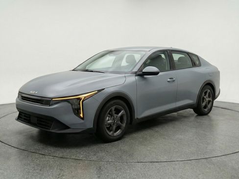 Used 2025 Kia K4 FWD image 3
