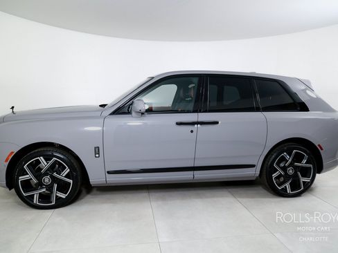 Used 2026 Rolls-Royce Cullinan Black Badge AWD/4WD image 3