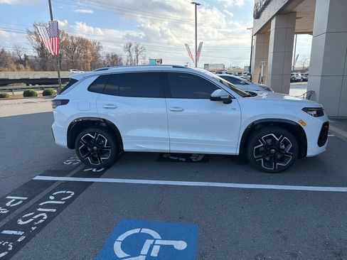 Used 2026 Volkswagen Tiguan SEL R-Line image 5