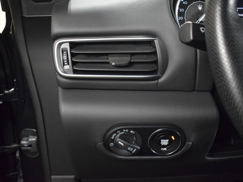 Certified 2022 Maserati Levante Modena image 28