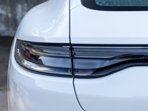 Certified 2023 Porsche Panamera Platinum Edition image 18