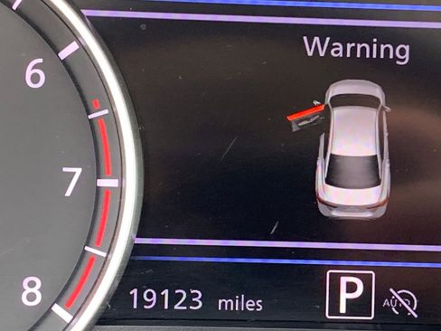 Used 2025 Nissan Sentra SV image 38