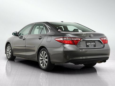 Used 2016 Toyota Camry XLE w/ Moonroof Package FWD image 3