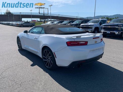 Used 2018 Chevrolet Camaro LT RWD image 5