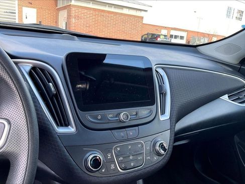 Used 2023 Chevrolet Malibu LT FWD image 18