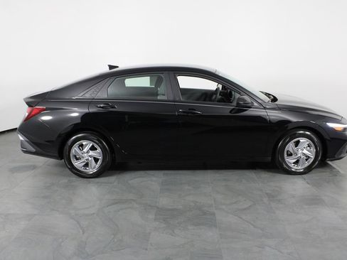 Certified 2024 Hyundai Elantra SE FWD image 12