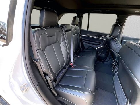 New 2026 Jeep Grand Cherokee Limited w/ Limited Altitude Package AWD/4WD image 21