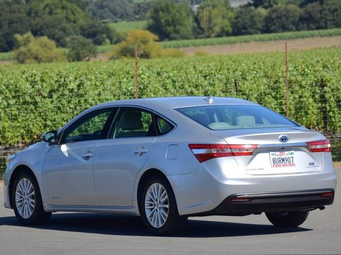 Used 2014 Toyota Avalon Limited w/ Technology Package FWD image 7